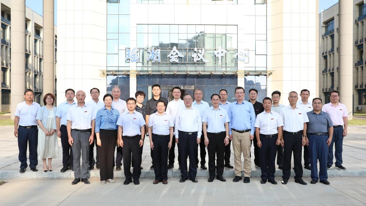 0AF5931DB99BAD2240EAB15BD26_439DE52D_22FB7