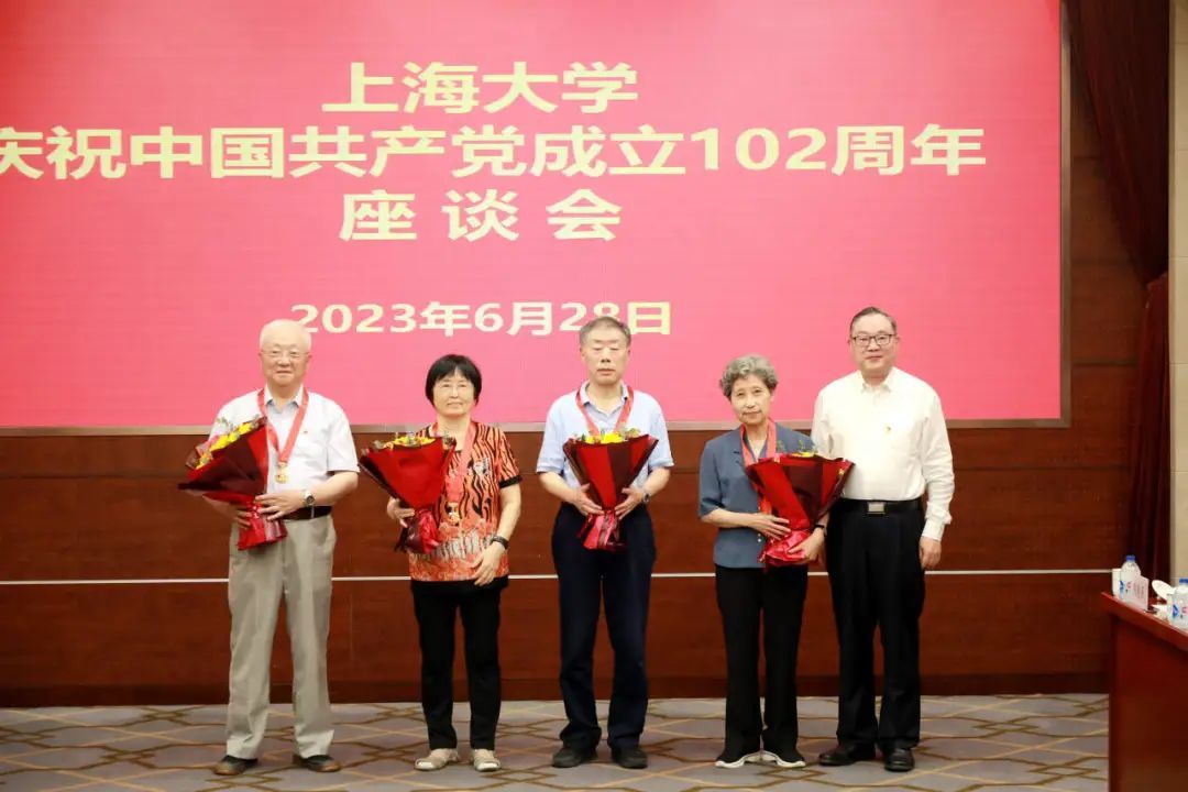 1E8BDB7F21A5868809FC2D1AE0C_1055C7E7_15306